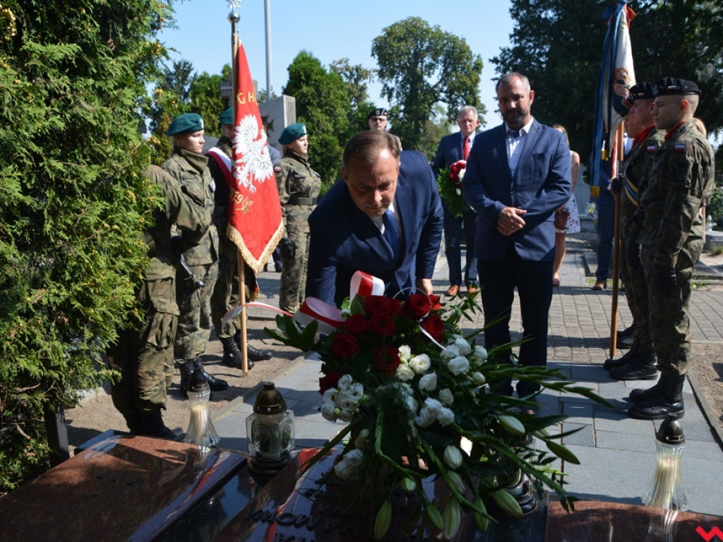 Reprezentacja ZSTiO, władza i żołnierze uczcili pamięć generała-patrioty