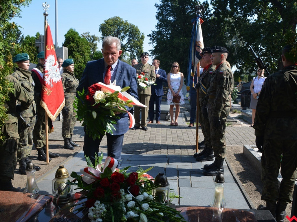 Reprezentacja ZSTiO, władza i żołnierze uczcili pamięć generała-patrioty