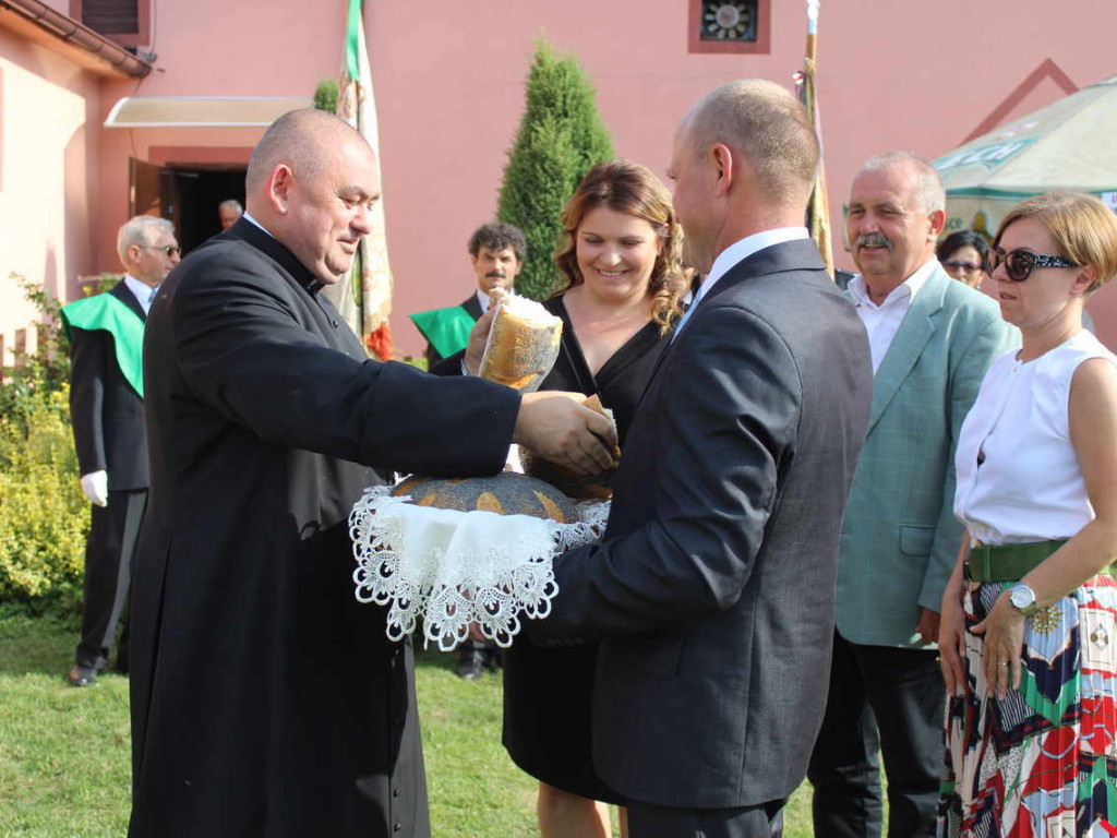 Szacunek do chleba, wiary i rodziny, czyli dożynki parafialne w Targowej Górce
