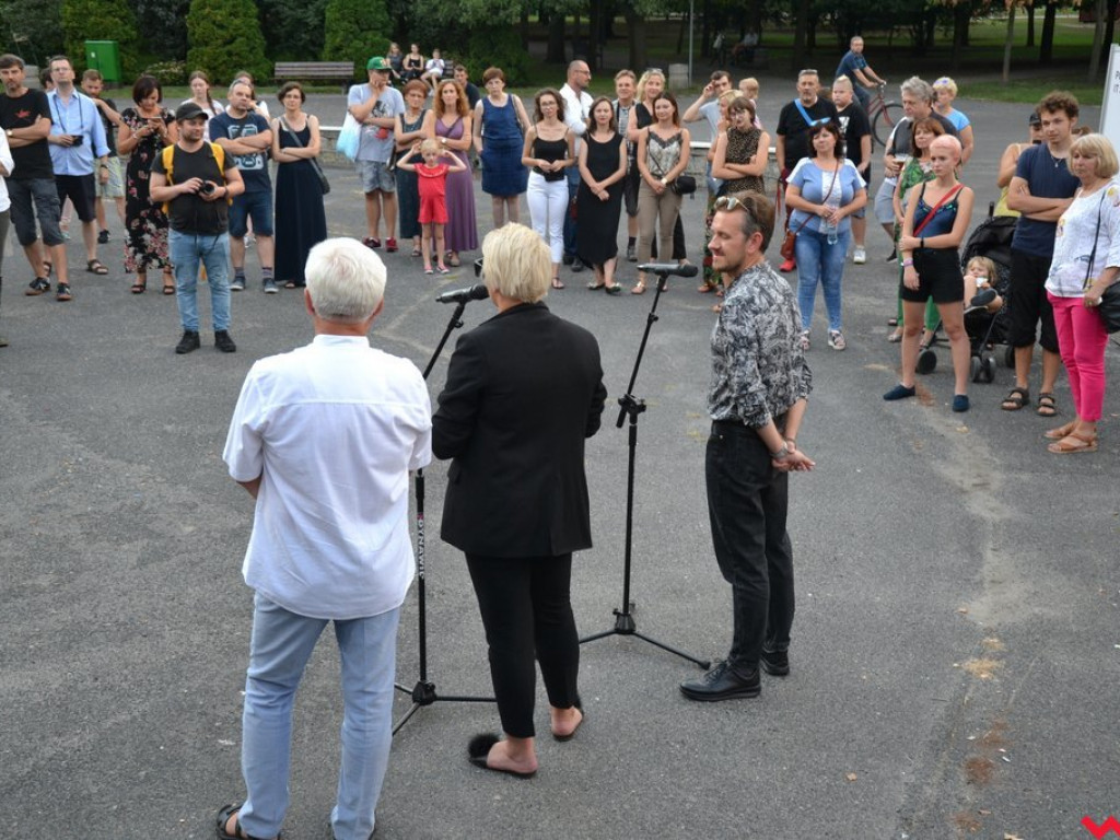 „Powinno być dobrze”. Młoda Września według Zuzy Krajewskiej