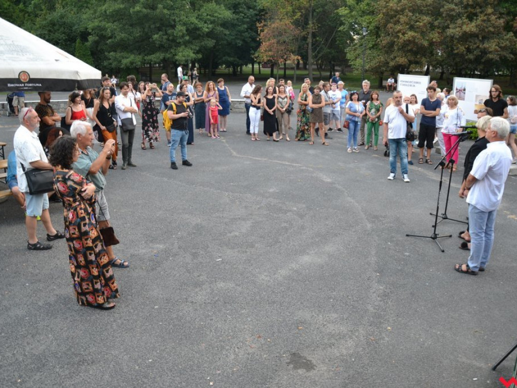 „Powinno być dobrze”. Młoda Września według Zuzy Krajewskiej