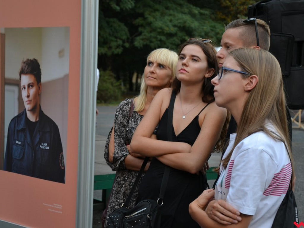 „Powinno być dobrze”. Młoda Września według Zuzy Krajewskiej