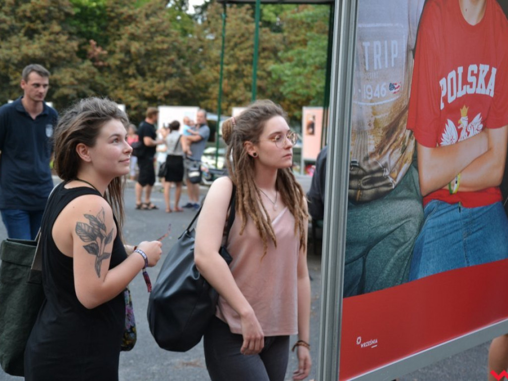 „Powinno być dobrze”. Młoda Września według Zuzy Krajewskiej