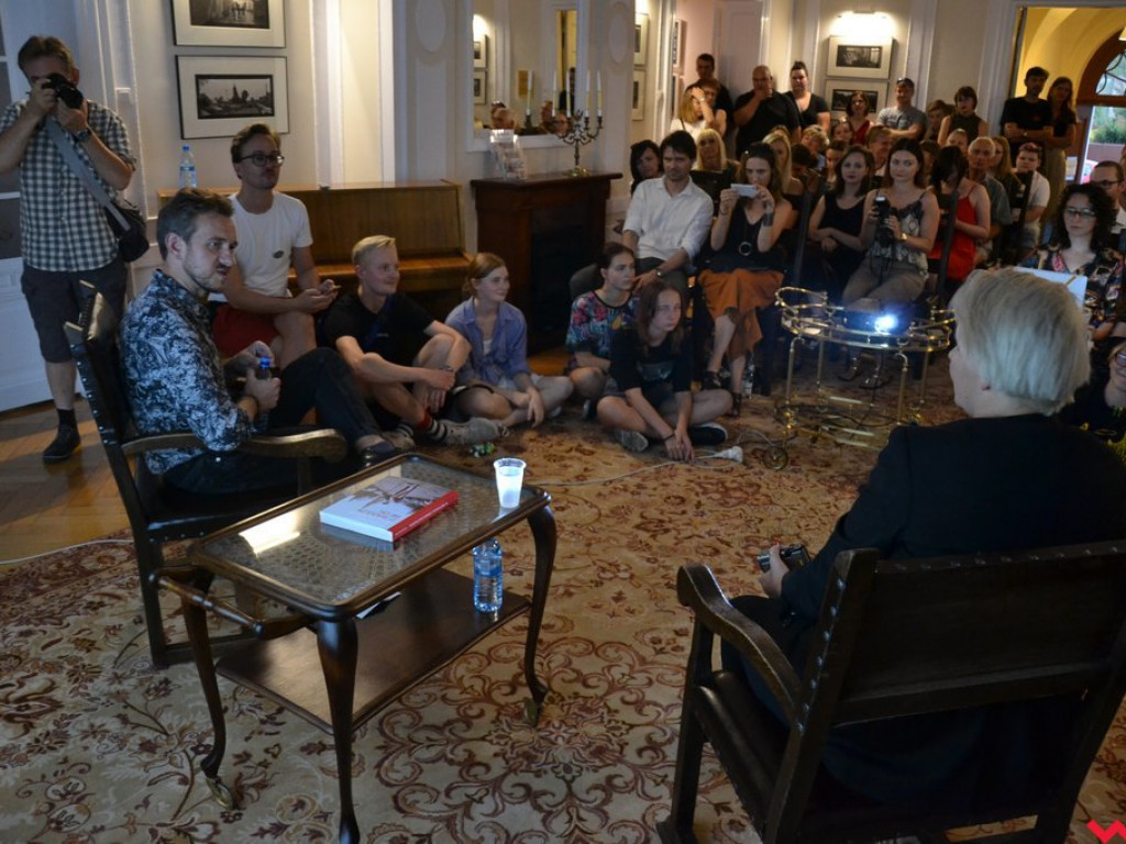 „Powinno być dobrze”. Młoda Września według Zuzy Krajewskiej