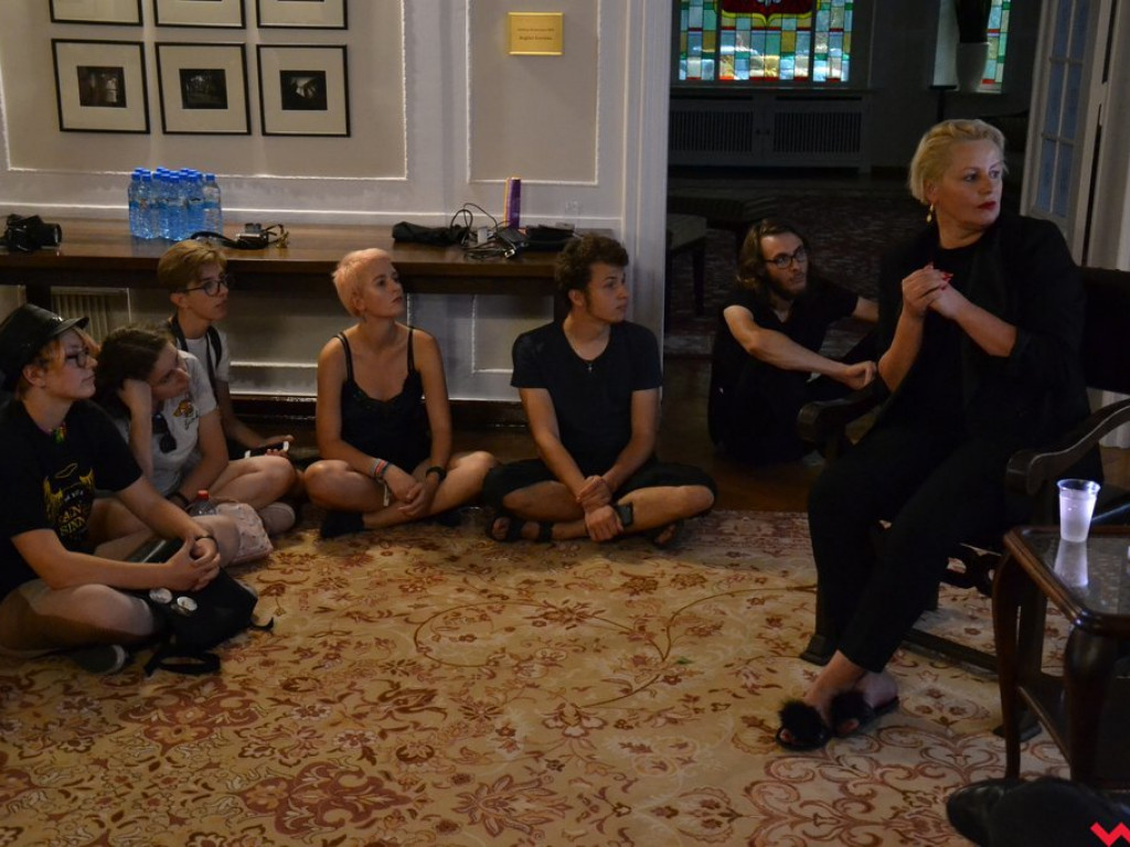 „Powinno być dobrze”. Młoda Września według Zuzy Krajewskiej