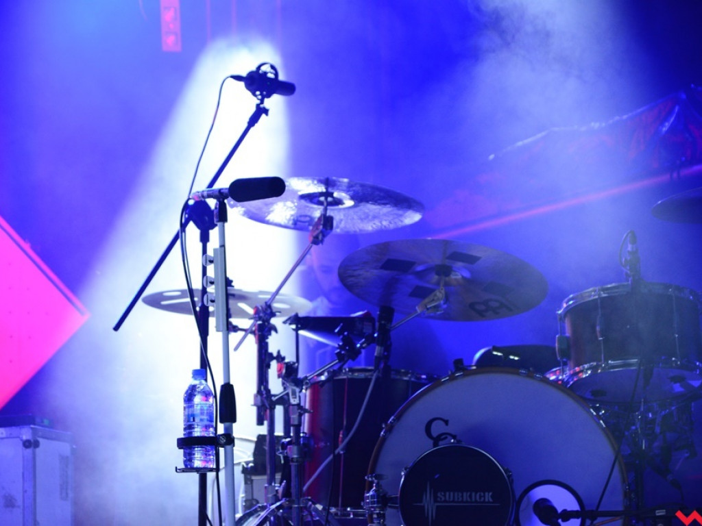 Zanim poszli, rozgrzali publikę do czerwoności. Happysad wystąpił dla wrzesińskiej publiki