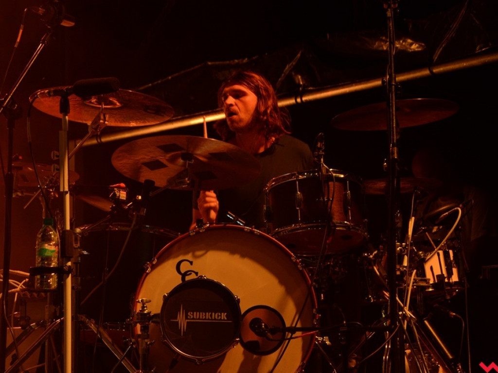 Zanim poszli, rozgrzali publikę do czerwoności. Happysad wystąpił dla wrzesińskiej publiki