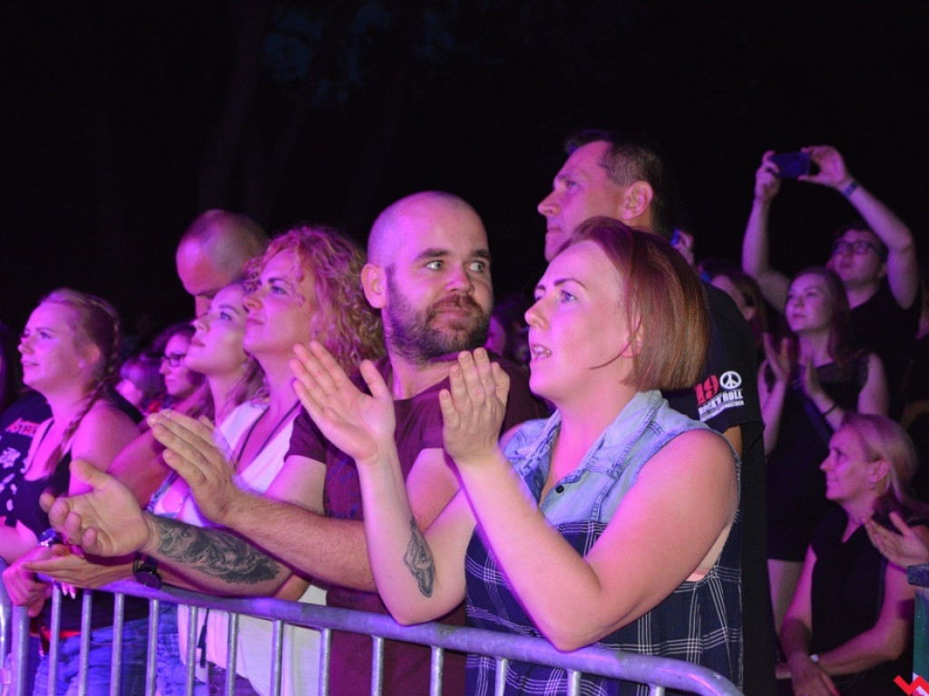 Zanim poszli, rozgrzali publikę do czerwoności. Happysad wystąpił dla wrzesińskiej publiki