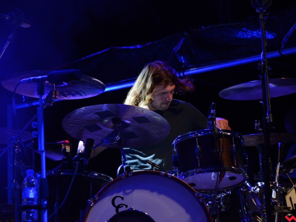 Zanim poszli, rozgrzali publikę do czerwoności. Happysad wystąpił dla wrzesińskiej publiki