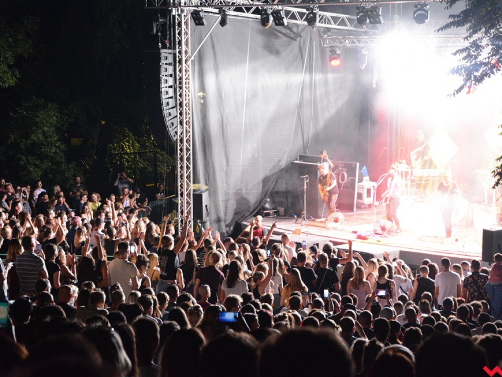 Zanim poszli, rozgrzali publikę do czerwoności. Happysad wystąpił dla wrzesińskiej publiki