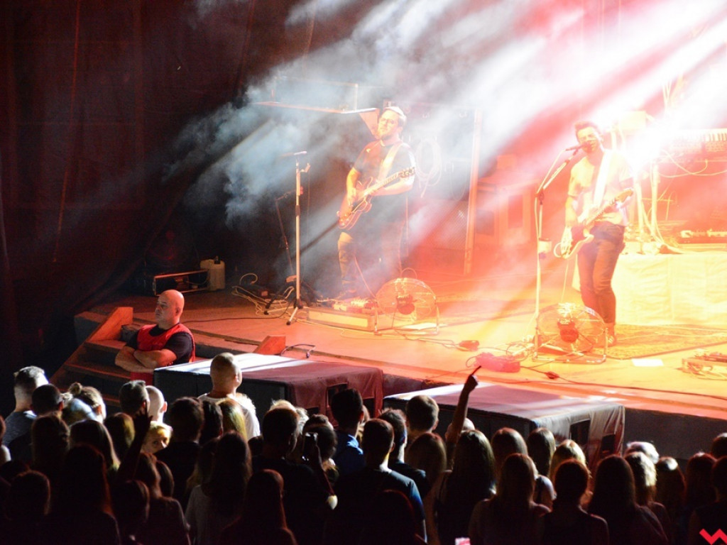 Zanim poszli, rozgrzali publikę do czerwoności. Happysad wystąpił dla wrzesińskiej publiki