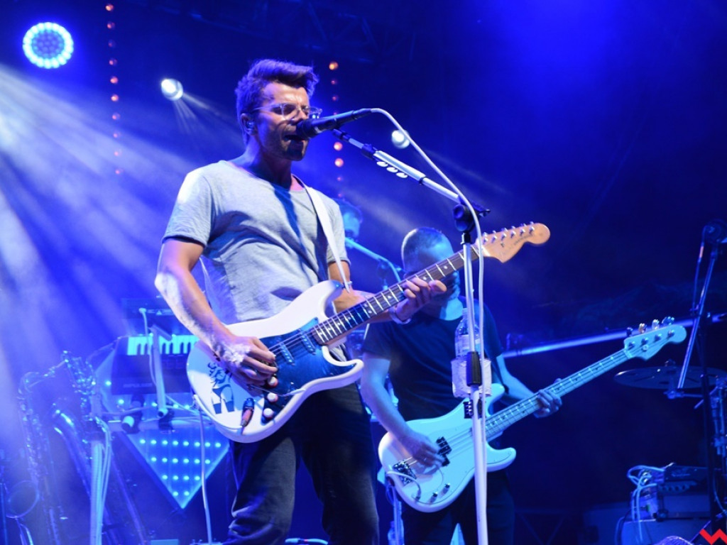 Zanim poszli, rozgrzali publikę do czerwoności. Happysad wystąpił dla wrzesińskiej publiki