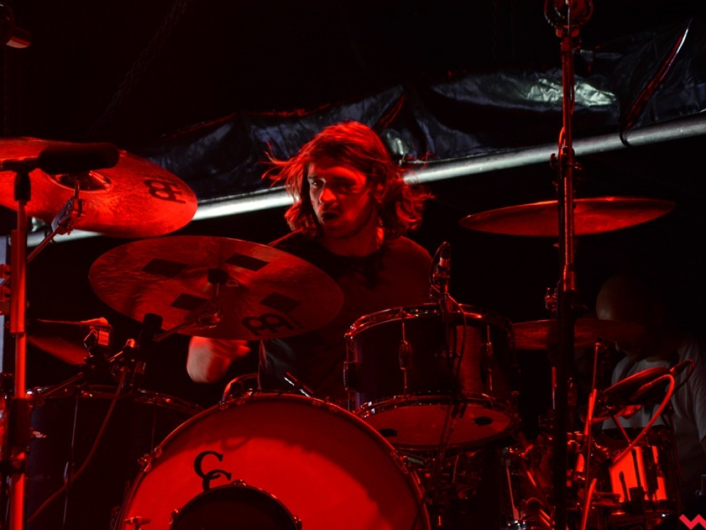 Zanim poszli, rozgrzali publikę do czerwoności. Happysad wystąpił dla wrzesińskiej publiki