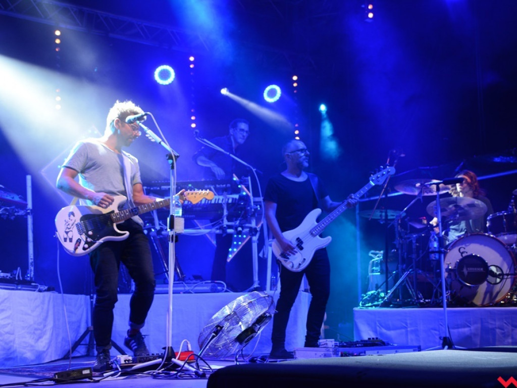 Zanim poszli, rozgrzali publikę do czerwoności. Happysad wystąpił dla wrzesińskiej publiki