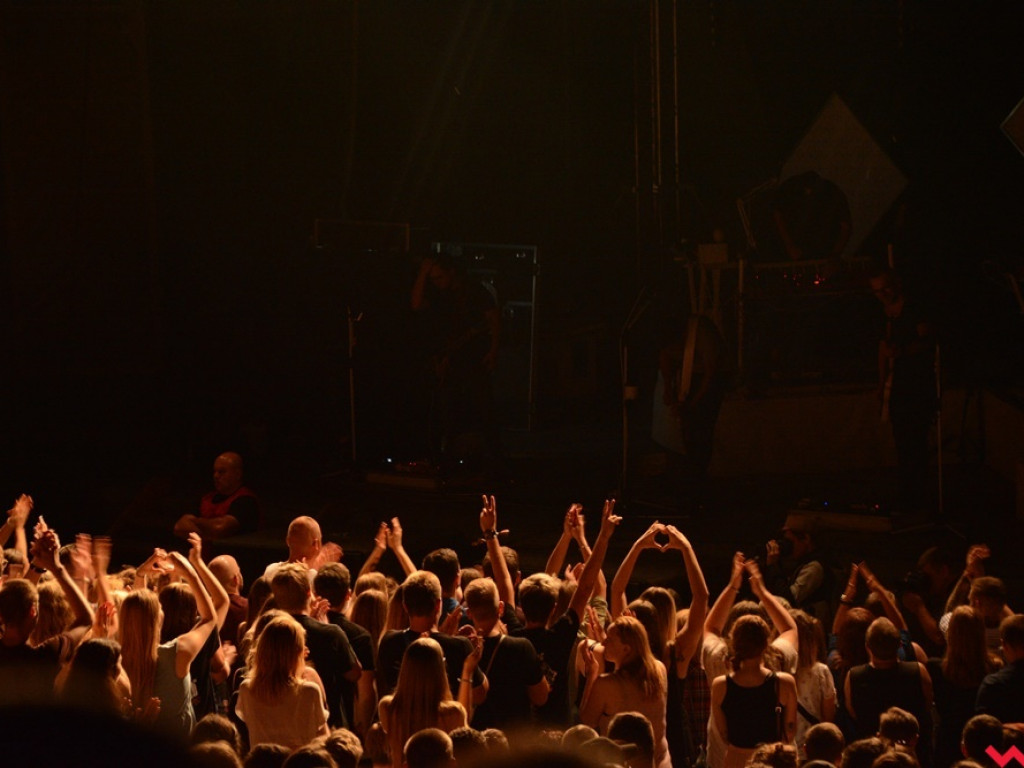 Zanim poszli, rozgrzali publikę do czerwoności. Happysad wystąpił dla wrzesińskiej publiki