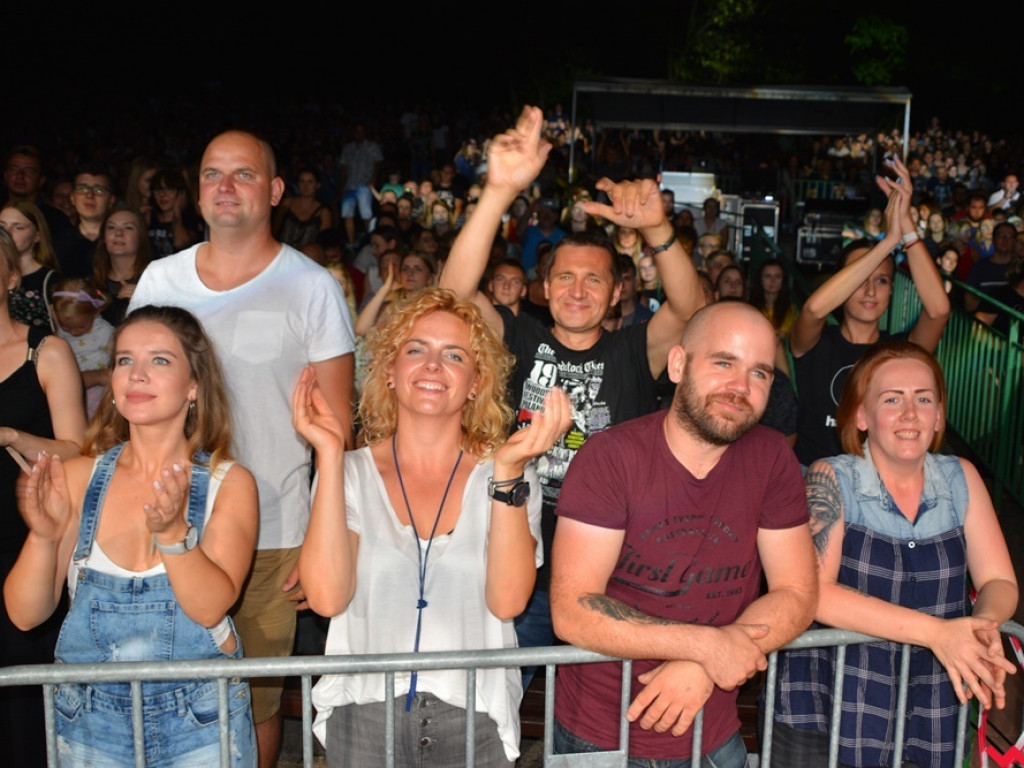 Zanim poszli, rozgrzali publikę do czerwoności. Happysad wystąpił dla wrzesińskiej publiki