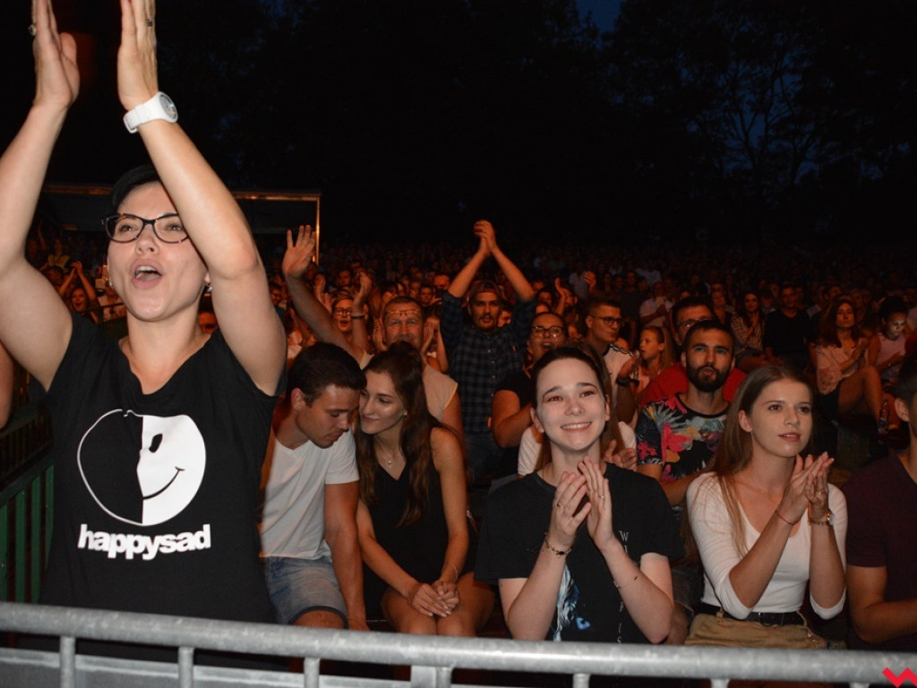 Zanim poszli, rozgrzali publikę do czerwoności. Happysad wystąpił dla wrzesińskiej publiki