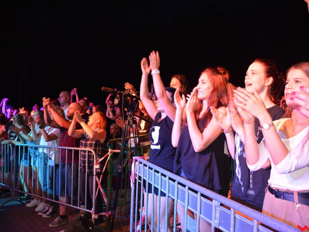 Zanim poszli, rozgrzali publikę do czerwoności. Happysad wystąpił dla wrzesińskiej publiki