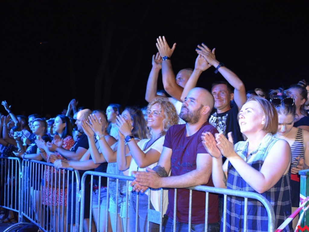 Zanim poszli, rozgrzali publikę do czerwoności. Happysad wystąpił dla wrzesińskiej publiki