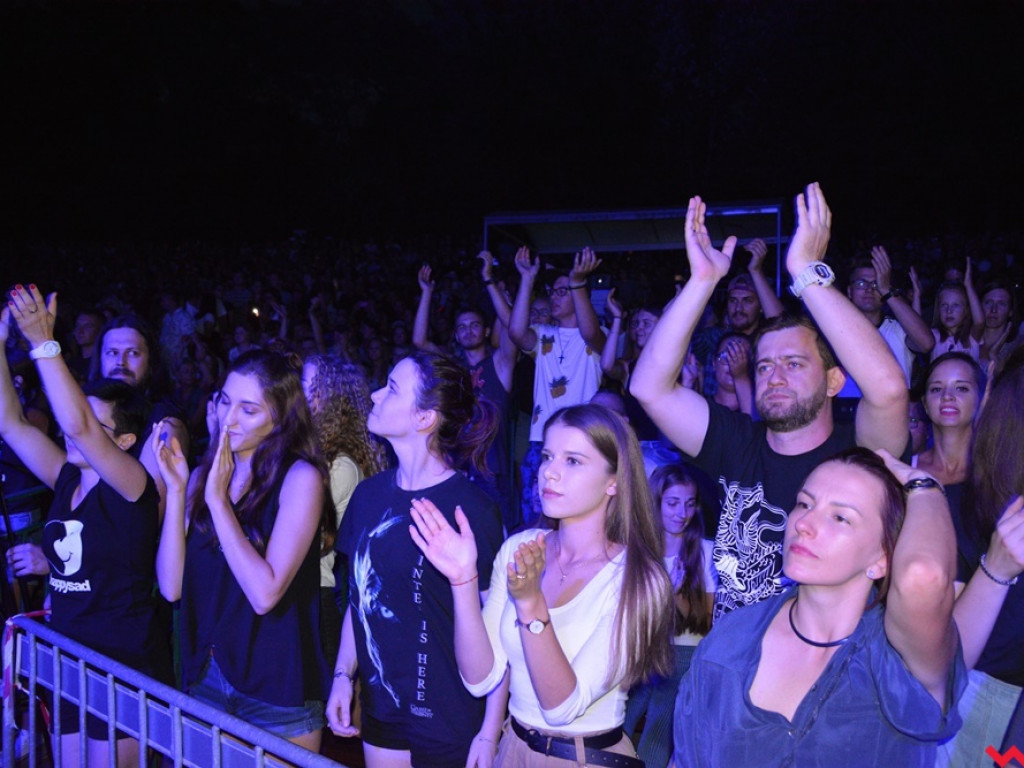 Zanim poszli, rozgrzali publikę do czerwoności. Happysad wystąpił dla wrzesińskiej publiki