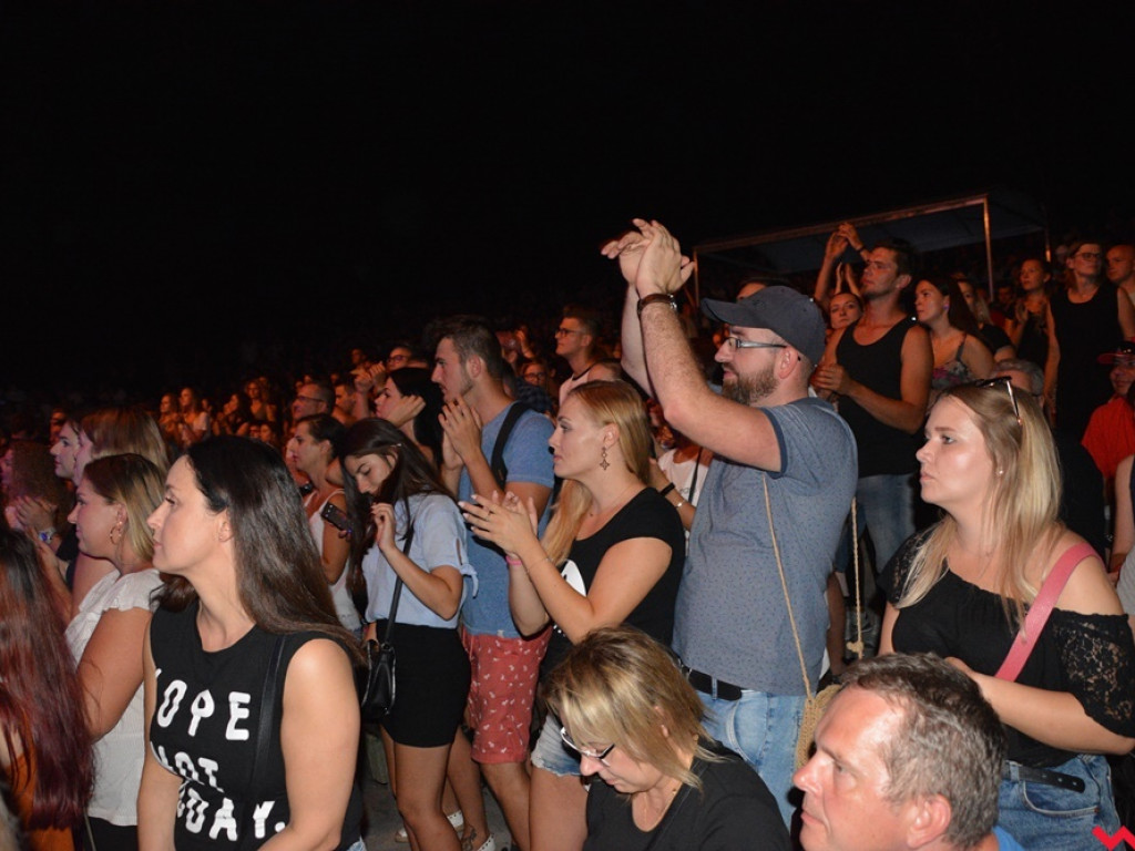 Zanim poszli, rozgrzali publikę do czerwoności. Happysad wystąpił dla wrzesińskiej publiki