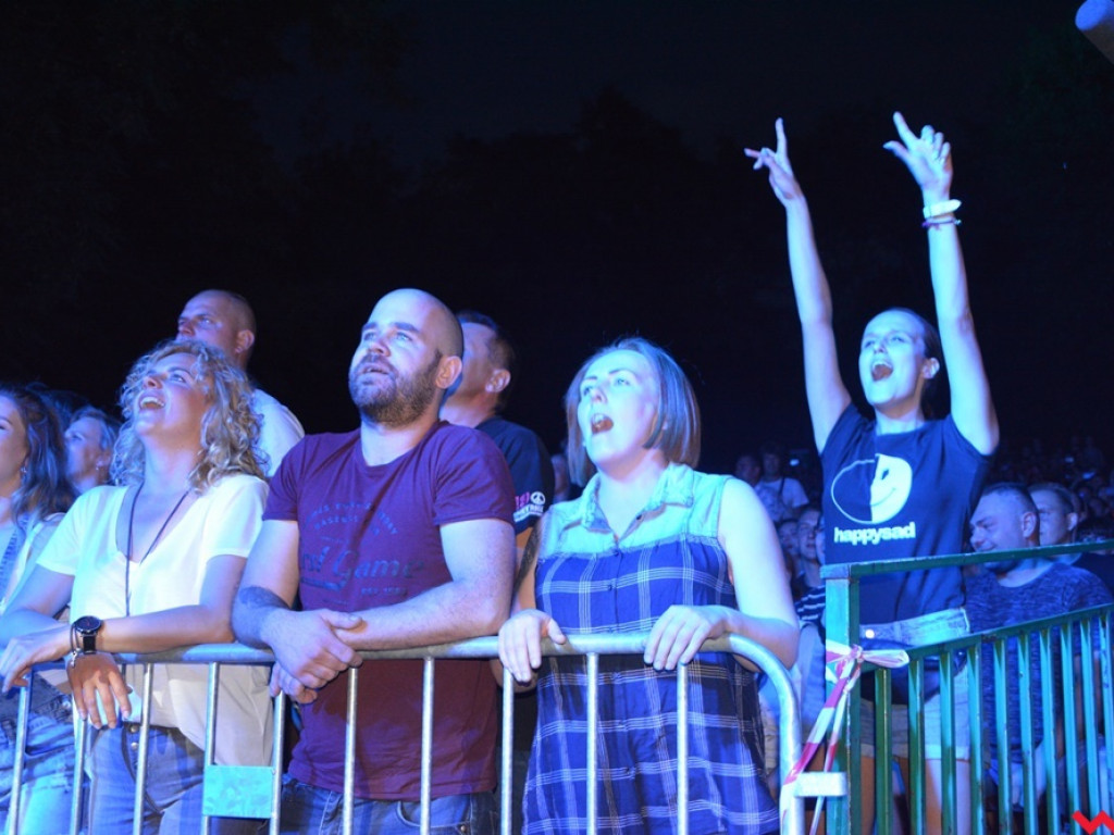 Zanim poszli, rozgrzali publikę do czerwoności. Happysad wystąpił dla wrzesińskiej publiki