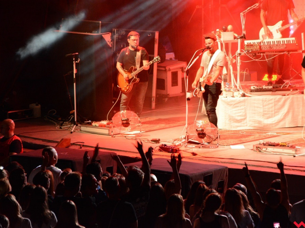 Zanim poszli, rozgrzali publikę do czerwoności. Happysad wystąpił dla wrzesińskiej publiki