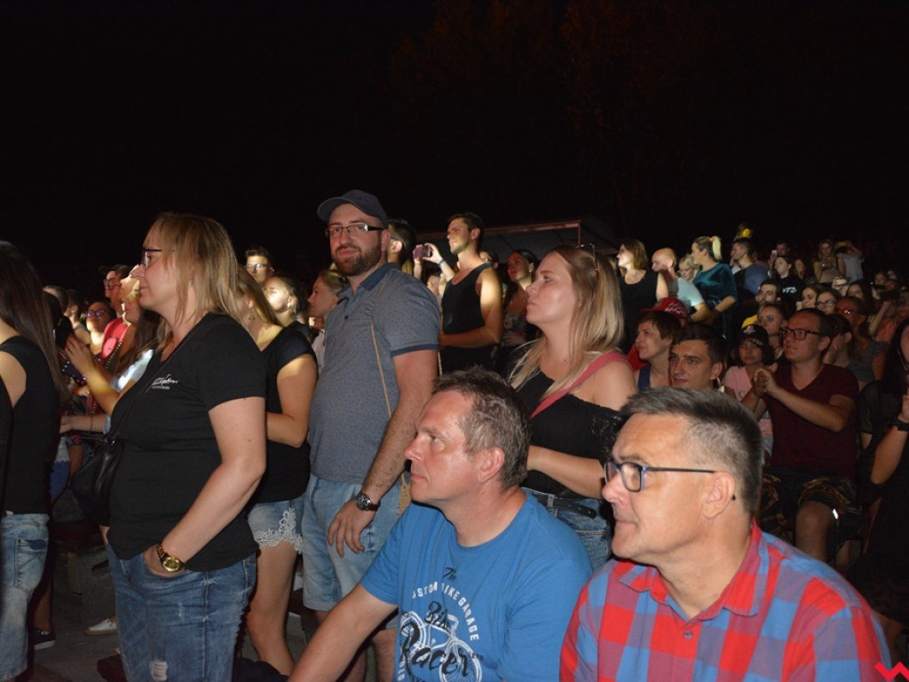 Zanim poszli, rozgrzali publikę do czerwoności. Happysad wystąpił dla wrzesińskiej publiki