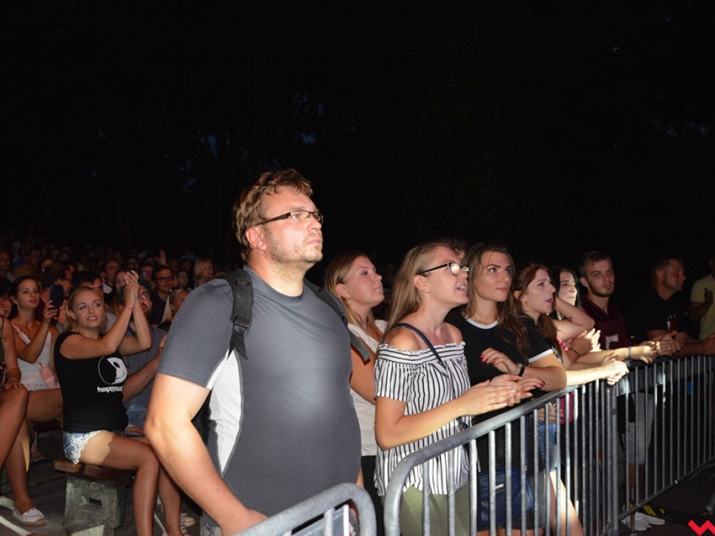 Zanim poszli, rozgrzali publikę do czerwoności. Happysad wystąpił dla wrzesińskiej publiki