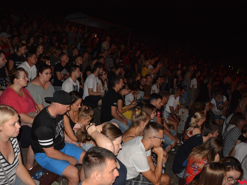 Zanim poszli, rozgrzali publikę do czerwoności. Happysad wystąpił dla wrzesińskiej publiki