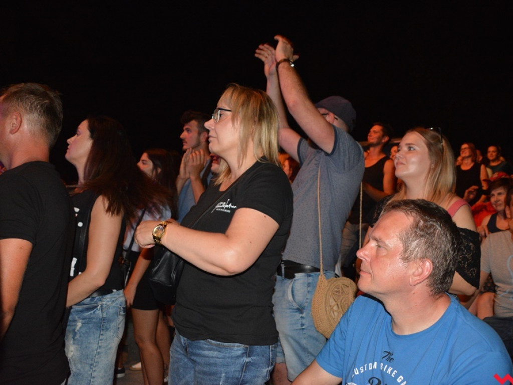 Zanim poszli, rozgrzali publikę do czerwoności. Happysad wystąpił dla wrzesińskiej publiki