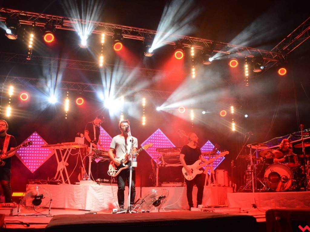 Zanim poszli, rozgrzali publikę do czerwoności. Happysad wystąpił dla wrzesińskiej publiki