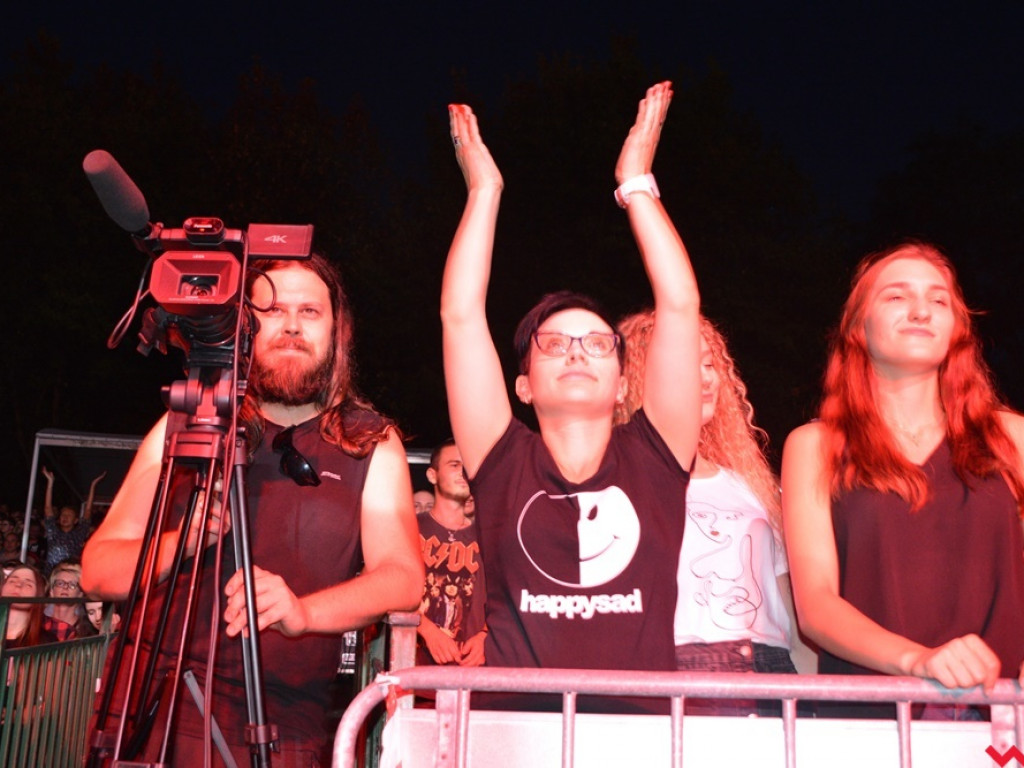 Zanim poszli, rozgrzali publikę do czerwoności. Happysad wystąpił dla wrzesińskiej publiki