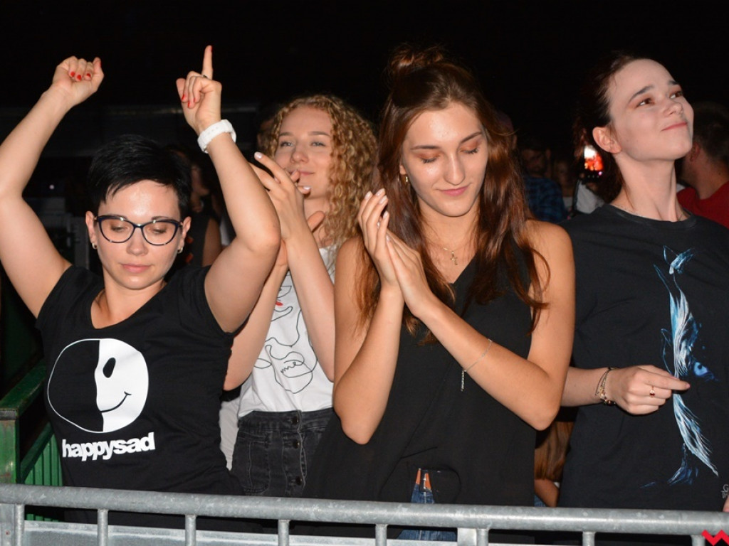 Zanim poszli, rozgrzali publikę do czerwoności. Happysad wystąpił dla wrzesińskiej publiki