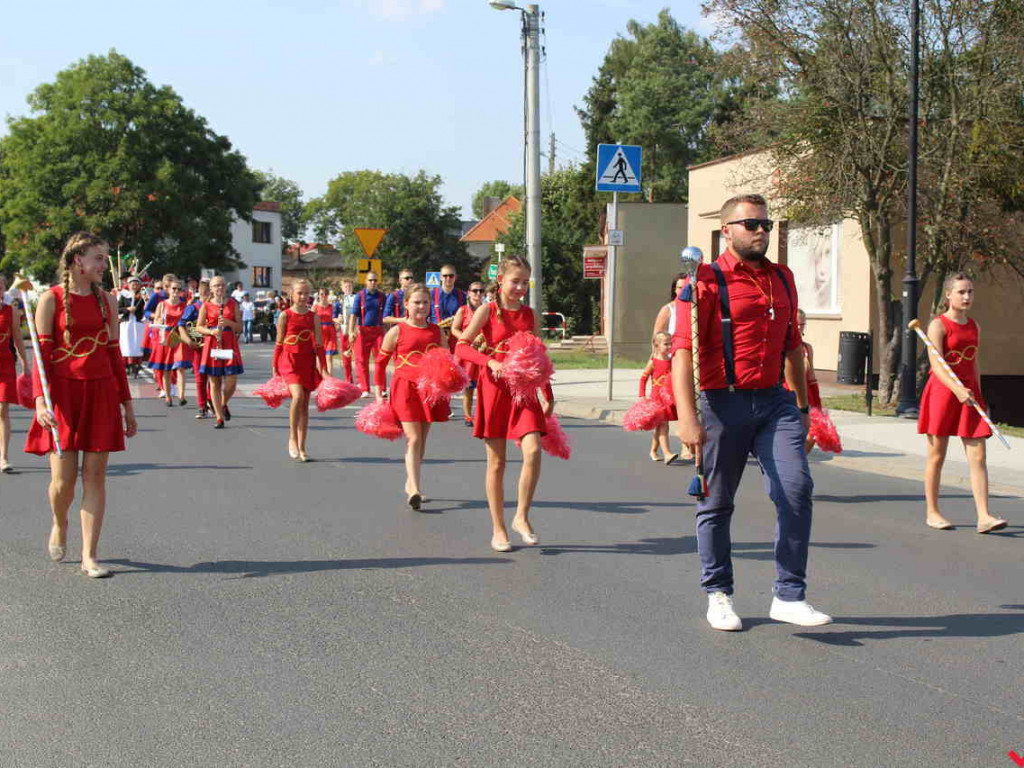 Rolnicy i działacze odznaczeni podczas święta plonów. Dożynki powiatowe w skwarze