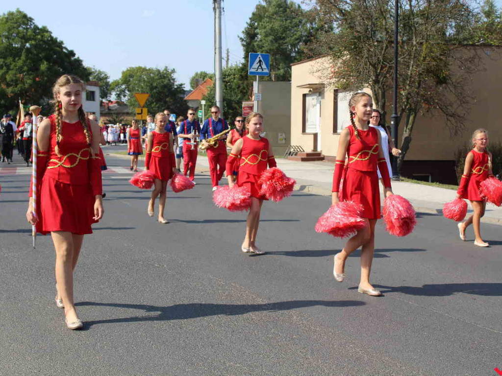 Rolnicy i działacze odznaczeni podczas święta plonów. Dożynki powiatowe w skwarze