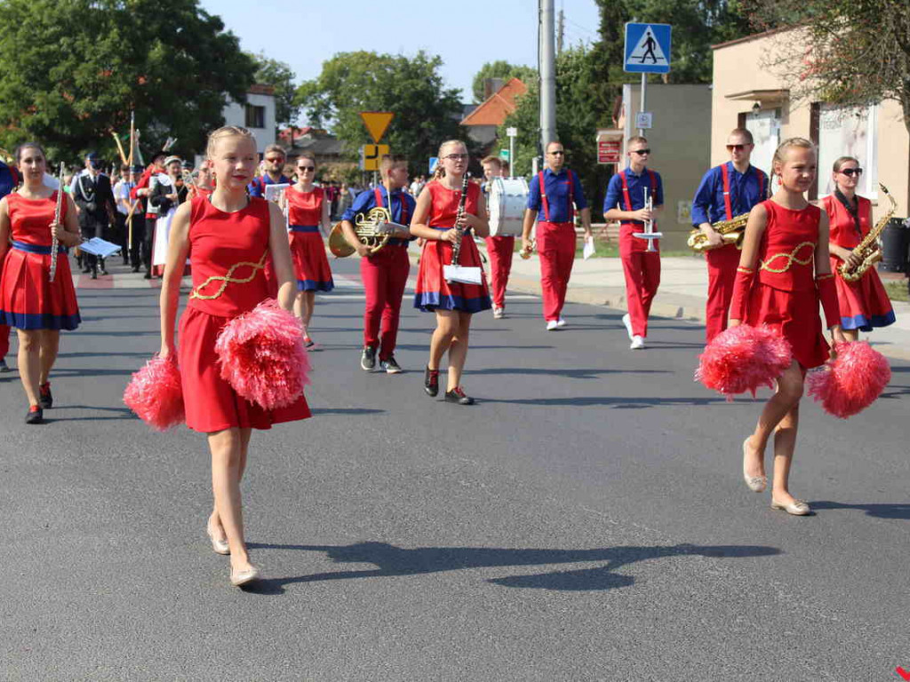Rolnicy i działacze odznaczeni podczas święta plonów. Dożynki powiatowe w skwarze