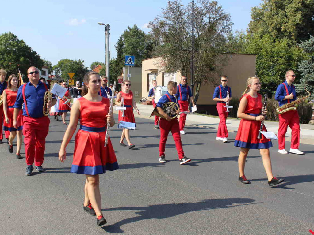 Rolnicy i działacze odznaczeni podczas święta plonów. Dożynki powiatowe w skwarze