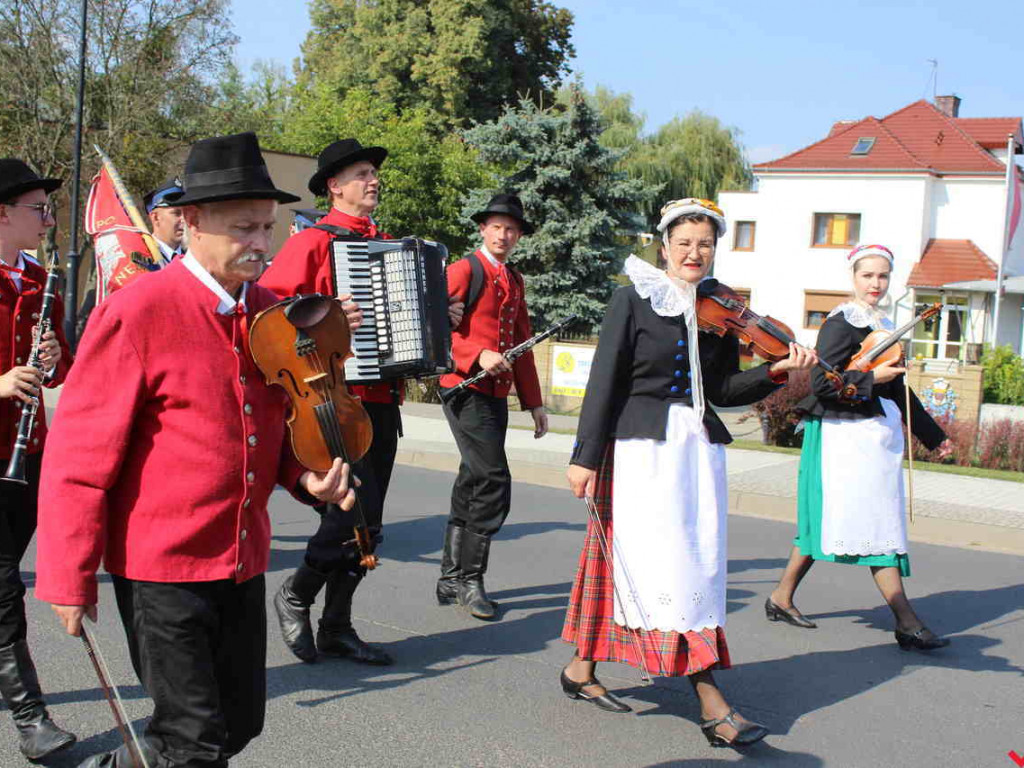 Rolnicy i działacze odznaczeni podczas święta plonów. Dożynki powiatowe w skwarze