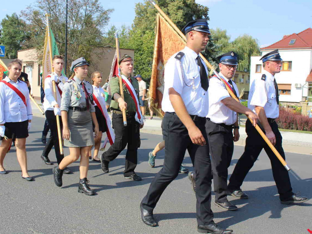 Rolnicy i działacze odznaczeni podczas święta plonów. Dożynki powiatowe w skwarze