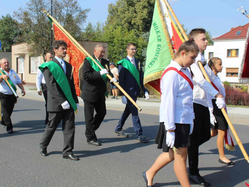 Rolnicy i działacze odznaczeni podczas święta plonów. Dożynki powiatowe w skwarze