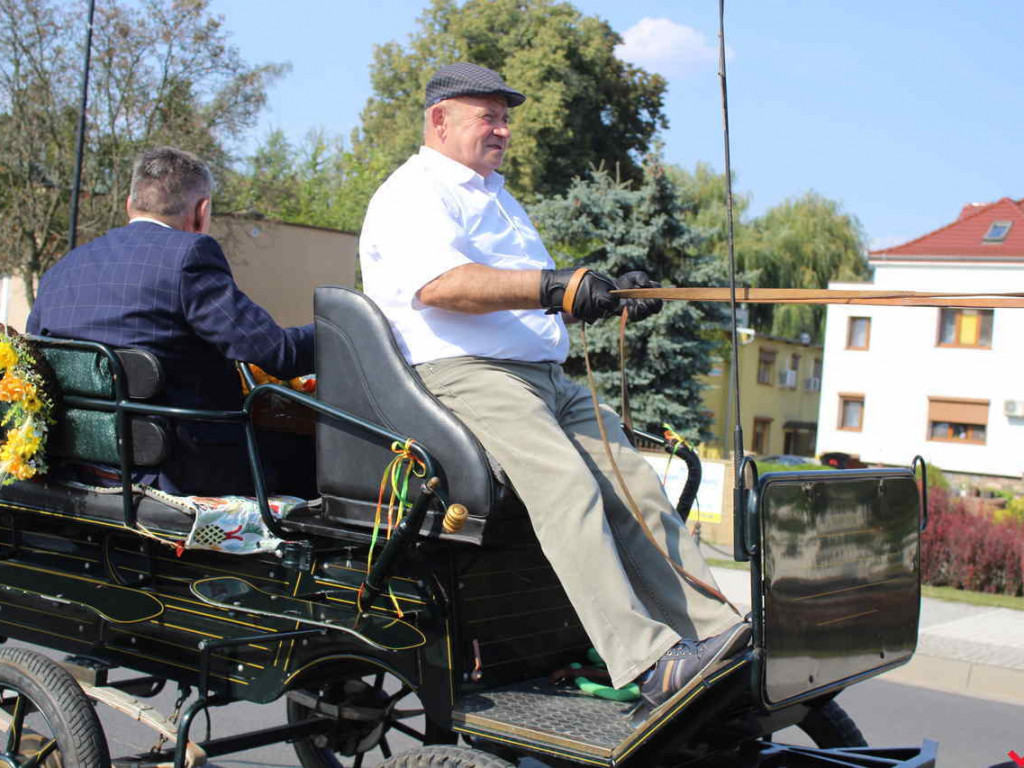 Rolnicy i działacze odznaczeni podczas święta plonów. Dożynki powiatowe w skwarze