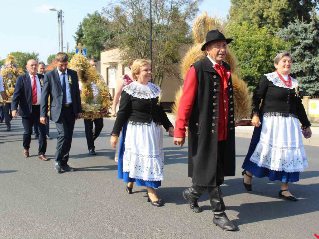 Rolnicy i działacze odznaczeni podczas święta plonów. Dożynki powiatowe w skwarze