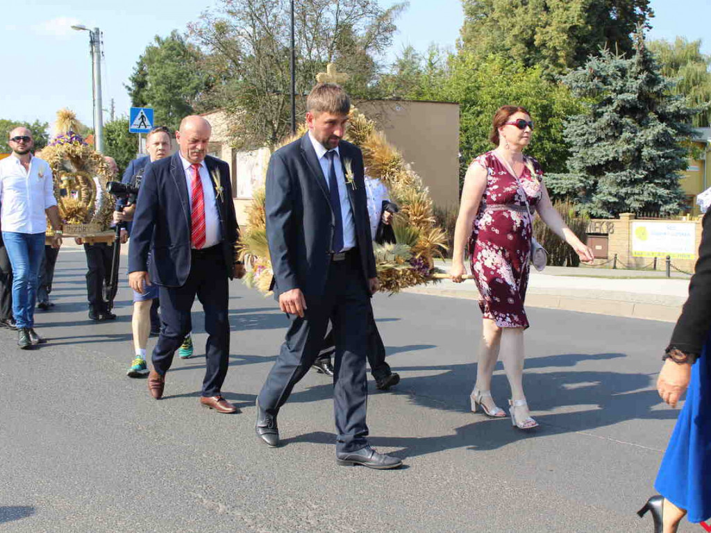 Rolnicy i działacze odznaczeni podczas święta plonów. Dożynki powiatowe w skwarze