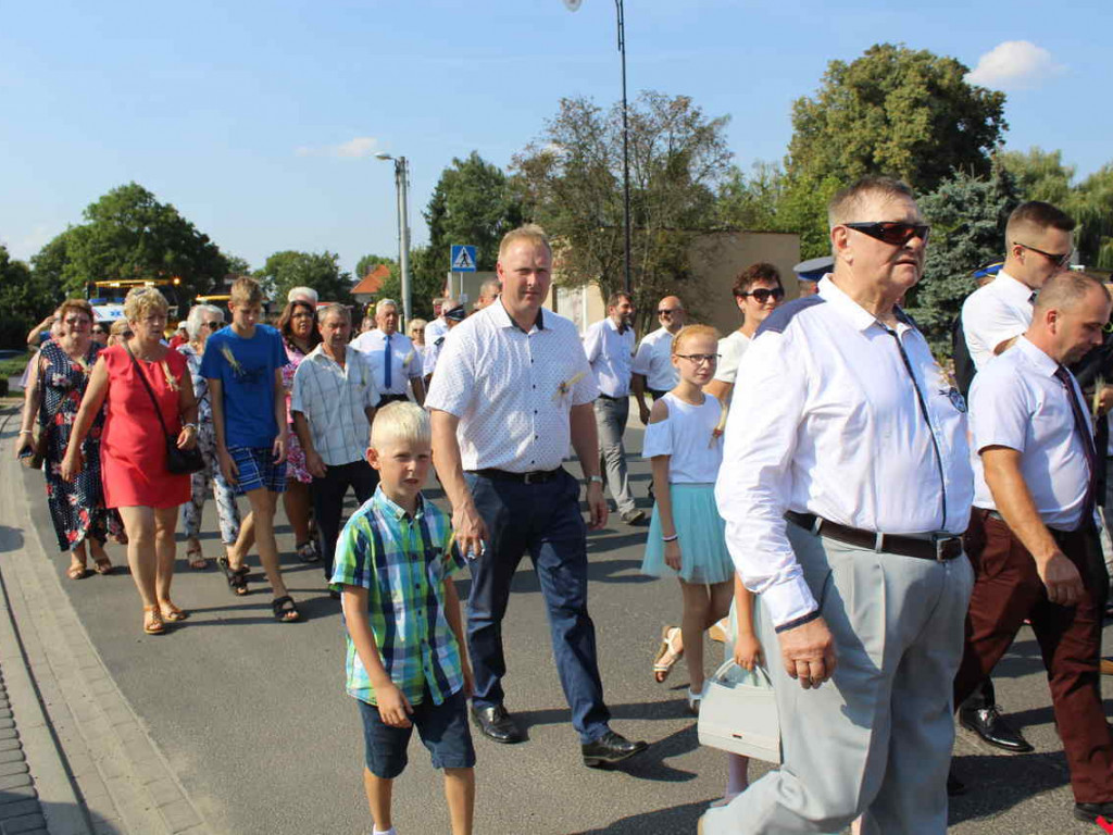 Rolnicy i działacze odznaczeni podczas święta plonów. Dożynki powiatowe w skwarze