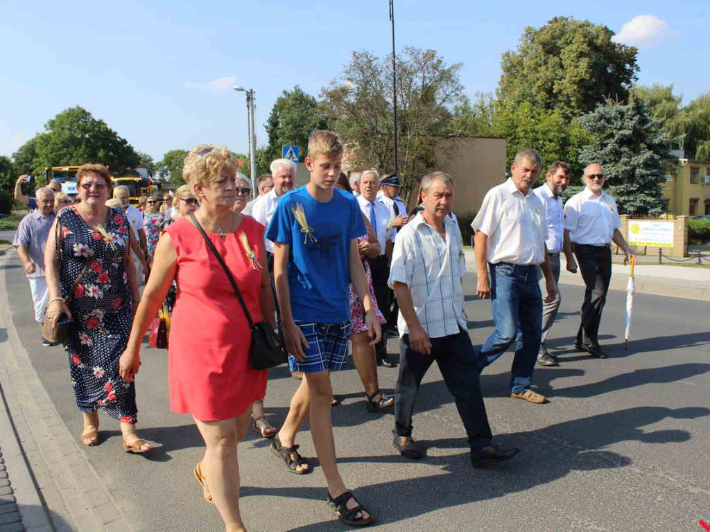Rolnicy i działacze odznaczeni podczas święta plonów. Dożynki powiatowe w skwarze
