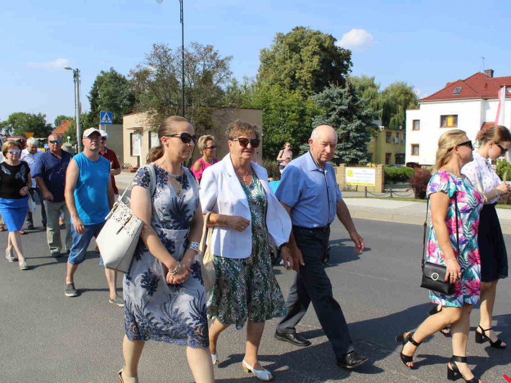 Rolnicy i działacze odznaczeni podczas święta plonów. Dożynki powiatowe w skwarze
