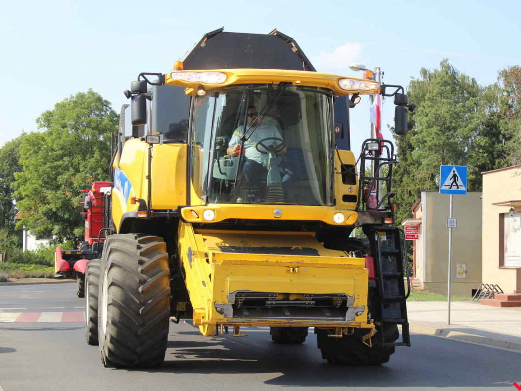 Rolnicy i działacze odznaczeni podczas święta plonów. Dożynki powiatowe w skwarze