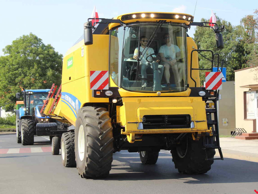 Rolnicy i działacze odznaczeni podczas święta plonów. Dożynki powiatowe w skwarze