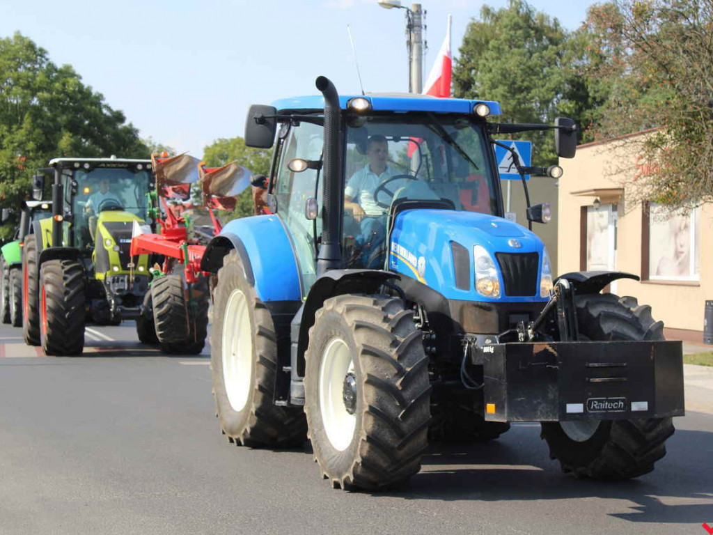 Rolnicy i działacze odznaczeni podczas święta plonów. Dożynki powiatowe w skwarze